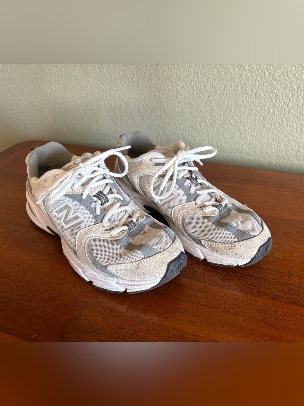 New Balance 530 Women’s White and Gray Sneakers